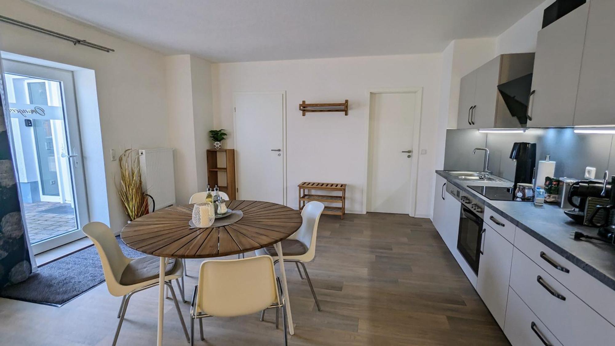 Fewo Urban Gotha - Apartment Orangerie - Am Schlosspark- Parken An Der Der Tuer- Barrierefrei, 900 Meter Zum Bahnhof - Wallbox 外观 照片